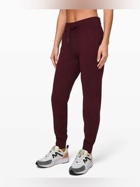 Lululemon Ready To Rulu Pants Size 4 in Garnet Purple On The Move Activewear